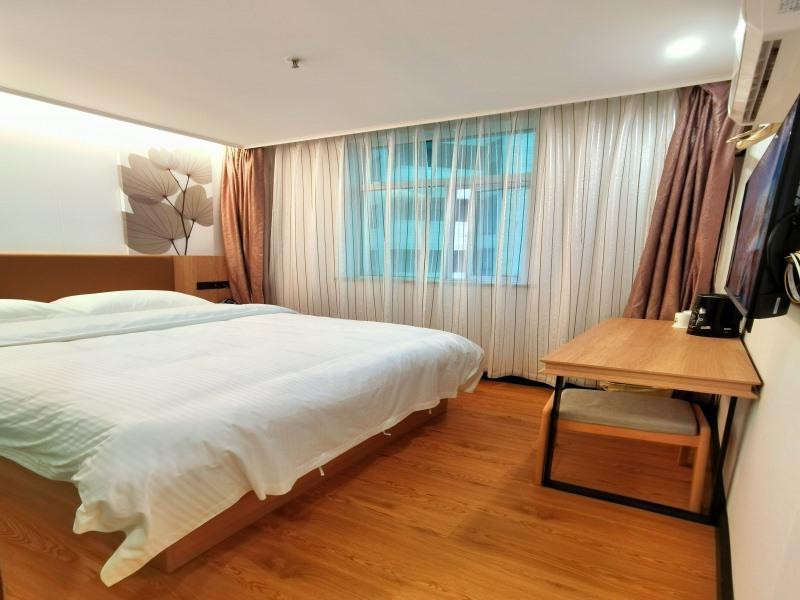 Hotel Greentree Xujiahui Yishan Subway Station Express 3*