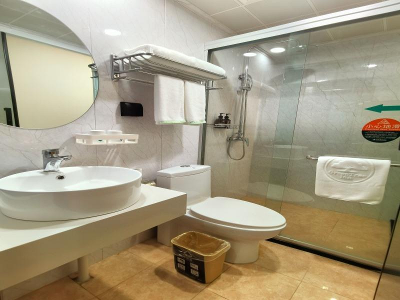 Hotel Greentree Xujiahui Yishan Subway Station Express